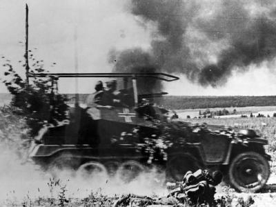 German armoured personnel carrier Sdkfz 250/3 in action