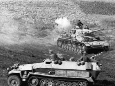 Panzer IV and SdKfz 251 Ausf C Schutzenpanzer Kursk 1943