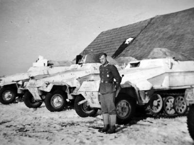 SdKfz 251 Ausf B with winter camo
