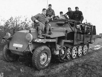 SdKfz 251 Ausf C Stuka zu Fuss