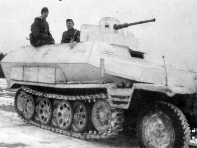 SdKfz 251 Ausf C with winter camouflage