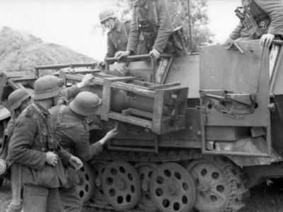 SdKfz 251 Stuka zu Fuss 24th Panzer Division eastern front 1942