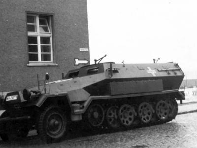 SdKfz 251 ausf A half track 2