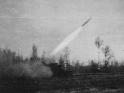 Sdkfz 251 Stuka Zu Fuss firing