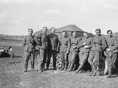 Wehrmacht soldiers with SdKfz 251 armored halftrack