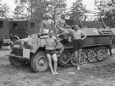 german half track Sd.Kfz.251/6