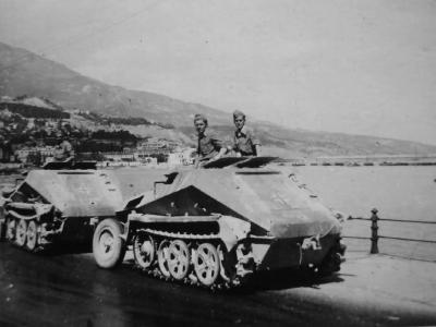 German light armoured ammunition carrier SdKfz 252