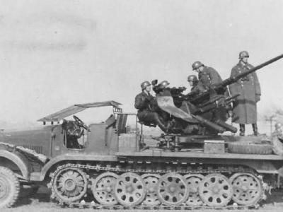 SdKfz 6 anti aircraft variant – Sd.Kfz. 6/2 Selbstfahrlafette 3,7 cm FlaK 36 auf Fahrgestell Zugkraftwagen 5 t