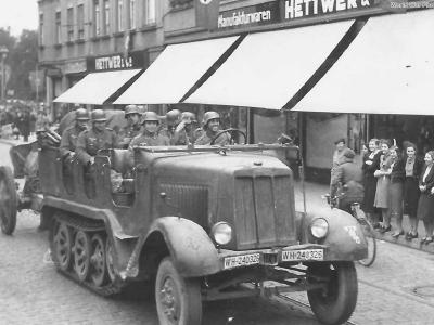 SdKfz 6 of the Artillerie-Regiment 75