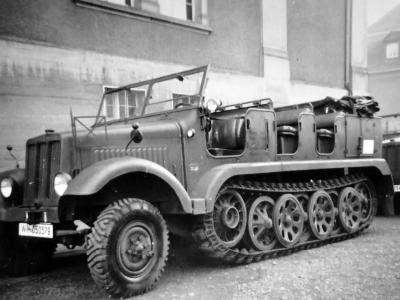 German Halftrack Sdkfz 6/1 Zugkraftwagen 5 t mit Artillerie-Aufbau