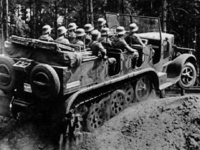 German halftrack Sdkfz 7
