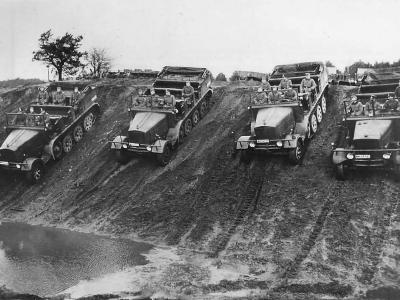 Early SdKfz 8 (type DB s7) 1938 troops training