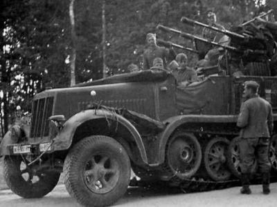 SdKfz 7/1 with 2 cm Vierlingsflak