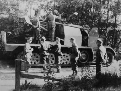 Armored SdKfz 7 2 3,7cm Flak