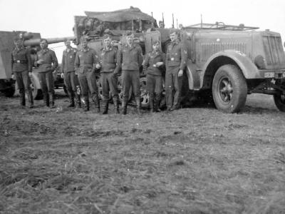 SdKfz 7 and Flak 18 used by an unknown unit of the Luftwaffe