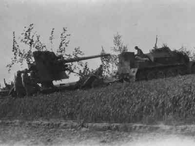 SdKfz 7 towing a 8,8 cm Panzerabwehrkanone Flak 18 photo