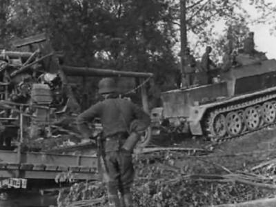 SdKfz 7 towing a 88 mm Panzerabwehrkanone Flak 18