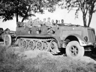 Sd Kfz 7 towing gun