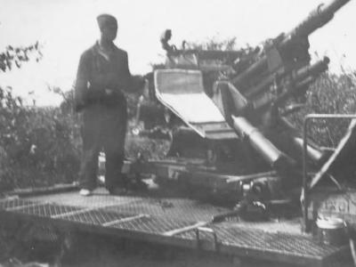 SdKfz 7/2 37mm AA gun