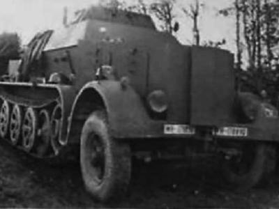 Gepanzerter 8t Zugkraftwagen & Sfl.Flak (Sd.Kfz.7) 2