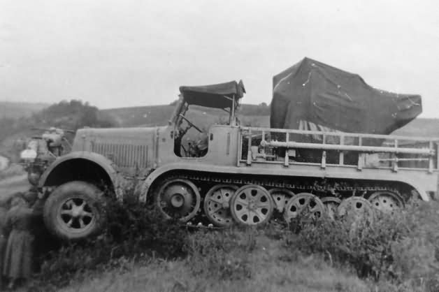 Sd.Kfz. 7/1 armed with a 2 cm Flakvierling 38 flak