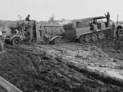 Sd.Kfz. 7 towing Flak 88 gun