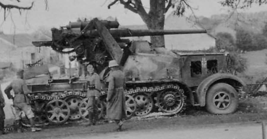 8,8 cm Flak 18 (Sfl.) auf Zugkraftwagen 12t (Sd.Kfz. 8) halftrack