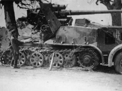 8,8 cm Flak 18 Selbstfahrlafette auf Zugkraftwagen 12t type DB 9 SdKfz 8