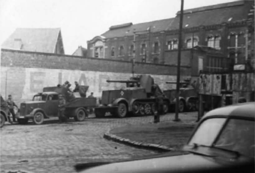 8,8cm Flak 18 Selbstfahrlafette auf Zugkraftwagen 12t SdKfz 8 halftracks
