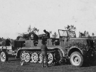 SdKfz 8 halftrack towing a gun