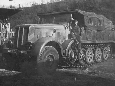 Sdkfz 8 heavy halftrack Luftwaffe unit 1943