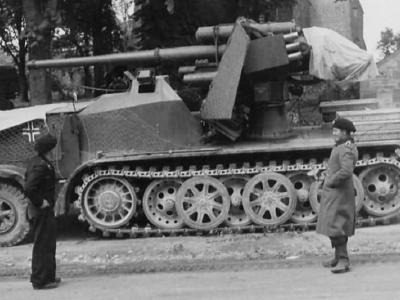 8,8 cm Flak 18 (Sfl.) auf Zugkraftwagen 12t Sd.Kfz. 8 Halftrack side view