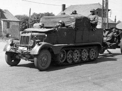 Artillery tractor SdKfz 11 of the 1. Panzer-Division