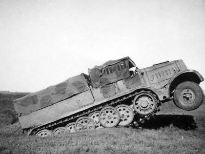 German half track Sd.Kfz. 9 „Famo”