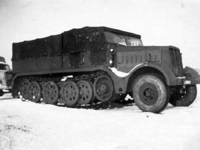 Prime mover SdKfz 9 FAMO (Fahrzeug- und Motorenbau GmbH)