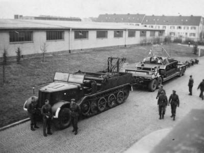 Sd.Kfz.9 FAMO 18 ton Halftrack with trailer