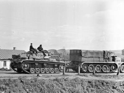 Sdkfz 9 FAMO towing Panzer III Russia 1941