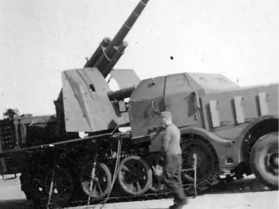 8,8cm Flak 37 Selbstfahrlafette auf 18 ton Zugkraftwagen (Sd.Kfz. 9)