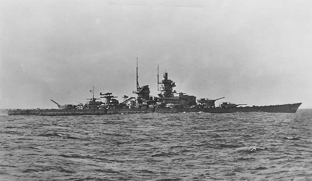 Kriegsmarine battleship Gneisenau at sea | World War Photos