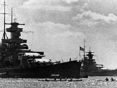 Battleships Scharnhorst (left) and Gneisenau