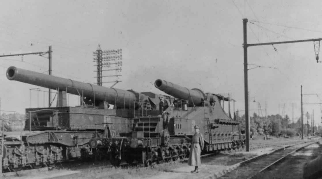 The absolutely massive Earth-shattering German railway gun