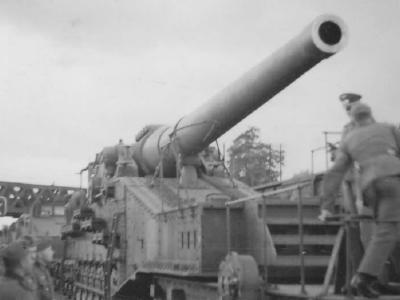 captured 274 mm Mle 1917 railway gun