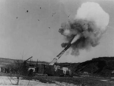 german railway gun in action 1943