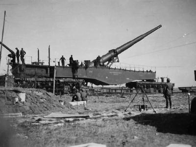Krupp 28 cm K 5 (E) ready to open fire