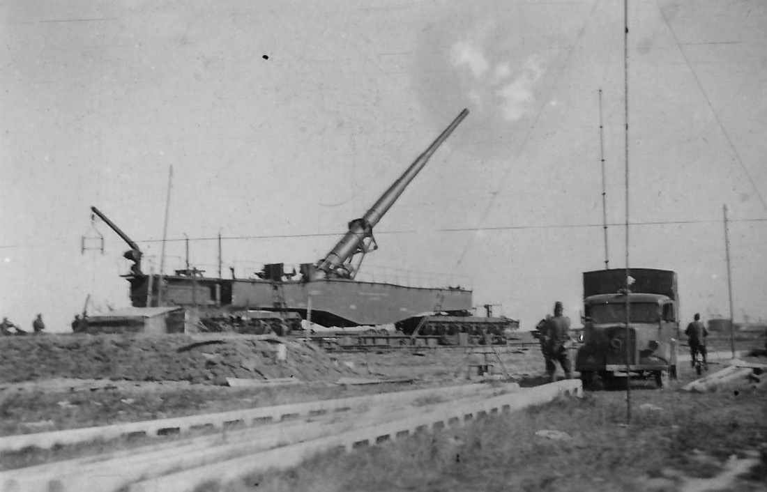 WW2 Picture Photo Drewn Giant Gun Rail Schwerer Gustav Cannon 3278