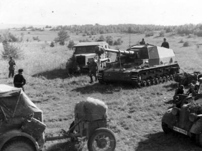 Dicker Max 10.5 cm K18 auf Panzer Selbstfahrlafette IVa Russia