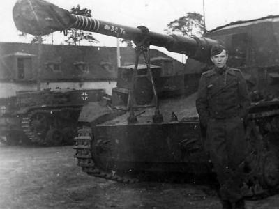 Dicker Max 10,5 cm K18 auf Panzer Selbstfahrlafette IVa