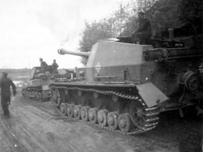 Dicker Max 10.5 cm K18 auf Panzer Selbstfahrlafette IVa Russia 9