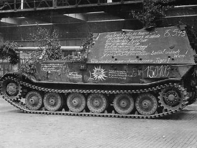 Ferdinand 150100 in production hall, May 1943