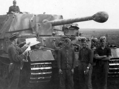 Heavy tank destroyer Ferdinand and its crew